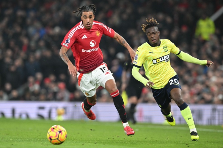 开云体育app下载-费迪南德：约罗的上限很高，他会成为顶级中卫的