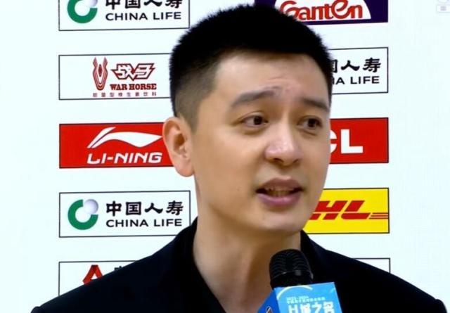 杨鸣内涵采访回怼杜锋：我羡慕杜指导有统治级中锋