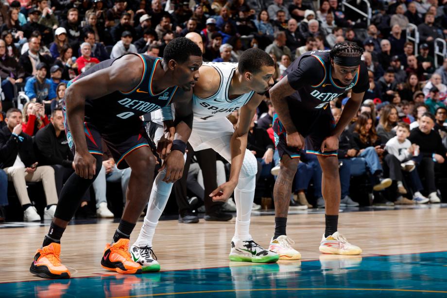 开云体育官网-文班亚马21+17杜伦25+14 马刺击败活塞9连胜